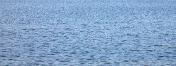 Textur Der Oberfläche Des Blauen Wassers Meereshintergrund — Stockfoto