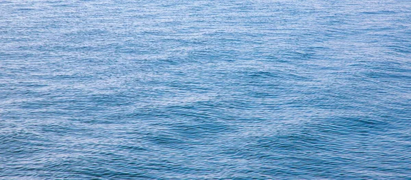 蓝色水海背景表面的纹理 — 图库照片