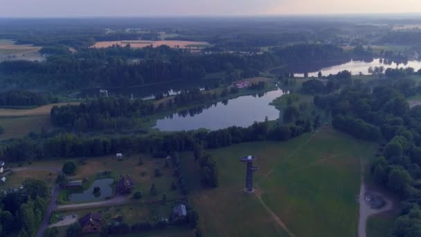 Niesamowity widok z powietrza estońskiej przyrody i krajobrazu. — Wideo stockowe