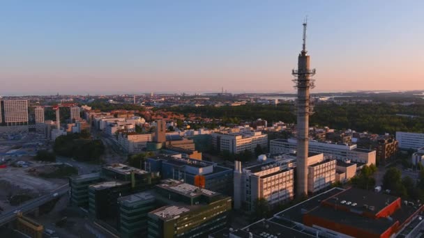 Vista aérea impressionante da torre de TV em Helsinque Finlândia. — Vídeo de Stock