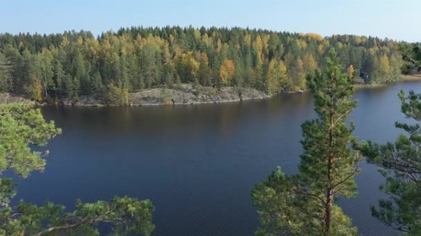 La vue sur le paysage du magnifique lac de Saimaa Finland.geology shot.4k — Video