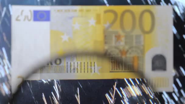 200 Euro 'luk banknot parasının büyüteç görüntüsü. — Stok video