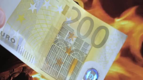 La mirada más cercana del billete de 200 euros dentro de la casa — Vídeo de stock