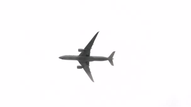 看到芬兰万塔空中的商业飞机 — 图库视频影像