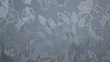 Cam kapı 45 'liğindeki çiçek deseni.