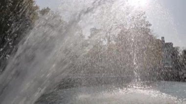 Imatra kasabasında kamusal alanda güneşli bir gün. Resim.