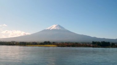 Kawaguchi Gölü 'nde seyir halindeyiz. Fuji Japonya 'da
