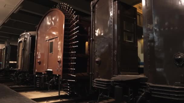 Diversi vagoni ferroviari esposti nel museo ferroviario di Nagoya Giappone. — Video Stock