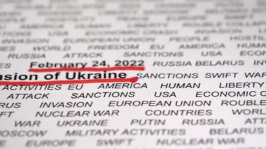 Ukrayna ile ilgili kırmızı çizgilerle yakın çekim. Rus istilası.