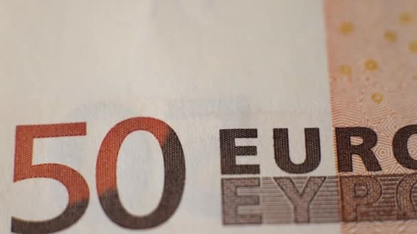 Κοντινό πλάνο ενός χαρτονομίσματος 50 ευρώ.Παρουσιάζοντας μικρές λεπτομέρειες του χαρτονομίσματος. — Αρχείο Βίντεο