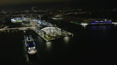 Helsinki 'nin batı limanından görülen şehir manzarasını hava görüntüsü çekti..