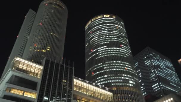 Wolkenkrabbers in het centrum van Nagoya in Japan. — Stockvideo