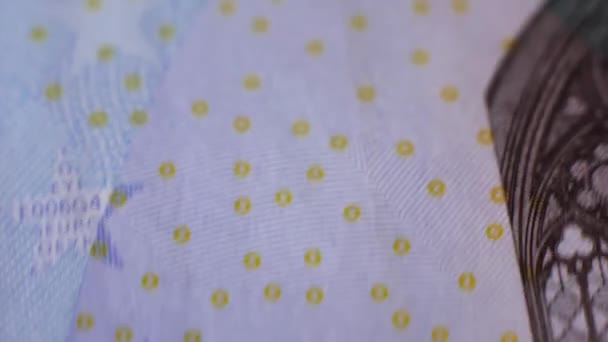 Een close-upopname van een biljet van 20 euro. Toon kleine details van het papiergeld. — Stockvideo