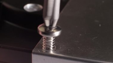 Sabit diske konan vidayı yakından çek. Seçici odak.