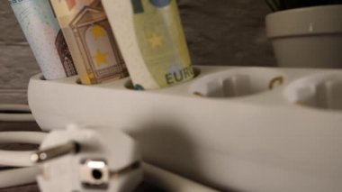 Artan CO2 sınırlamaları gücü çok daha pahalı bir konsept haline getiriyor. Avro parası.. 