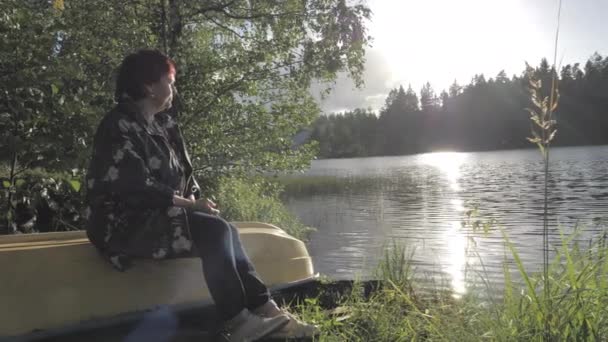 芬兰埃斯波的日落下午的湖景 — 图库视频影像