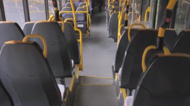 Otobüsün içerisindeki toplu taşıma aracının görünüşü