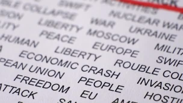 Знімок з роздруківки з RUSSIA ATTACK UKRAINE на білому папері з червоним рядком.. — стокове відео