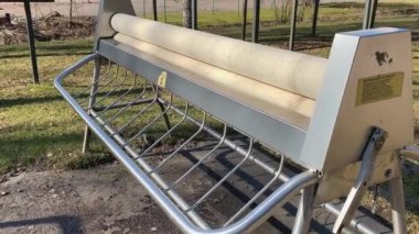 Halıları kurutmak için kullanılan güzel bir makine görüntüsü.