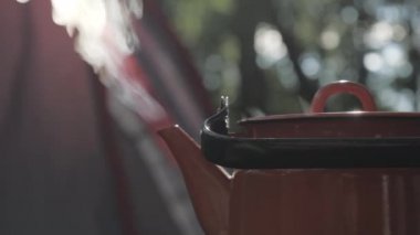 Kahve demliğinden çıkan duman....