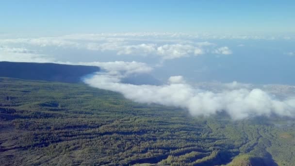 Les épais nuages blancs dans le ciel à Tenerife Espagne — Video