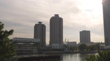 Tokyo Japonya 'daki kule binalarının şehir manzarası