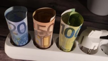 Yükselen CO2 kısıtlamaları elektriği çok daha pahalı bir konsept haline getiriyor.