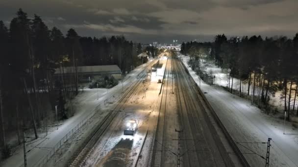 Small tractors pushing snow off of the train station platform in Vantaa. — ストック動画