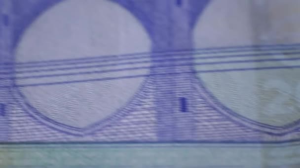 Een close-up van een 20 euro cash. Toon kleine details van het papiergeld. — Stockvideo