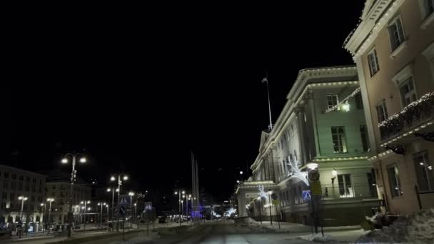 Finsko Prosinec 2021 Noc Centrum Helsinek Zimě Budovy Silnice Sněhurko — Stock video