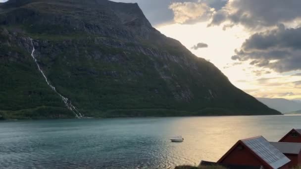 Moss Roof Houses Indigenous People Norway Side Fjord Water Timelapse — Vídeos de Stock