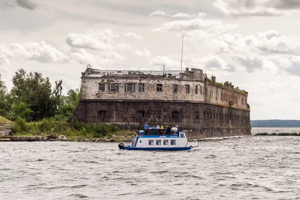 A Rússia. São Petersburgo. 15 de agosto de 2021. Kronshlot Fort está localizado ao longo do fairway da costa sul de Kronstadt. Fotografia De Stock