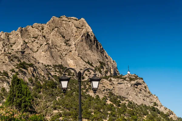 Het Krimschiereiland Juli 2021 Pittoresk Uitzicht Sokol Mountain Bij Zonnig — Stockfoto