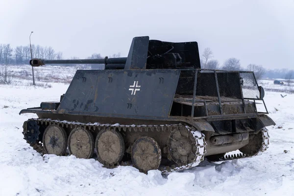 Russia. Saint-Petersburg. Krasnoselsky district. December 12, 2021. German anti-tank self-propelled installation Marder-2 in the parking lot. — Stock Photo, Image