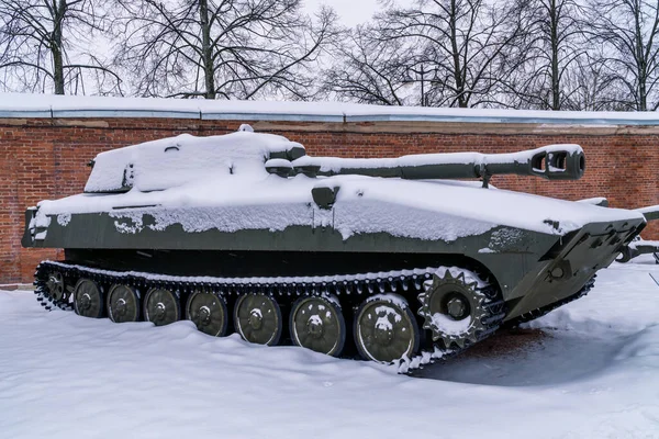 Rosja. Kronstadt, 28 stycznia 2022. Goździk samobieżny 2S1 w Parku Patriotycznym. — Zdjęcie stockowe