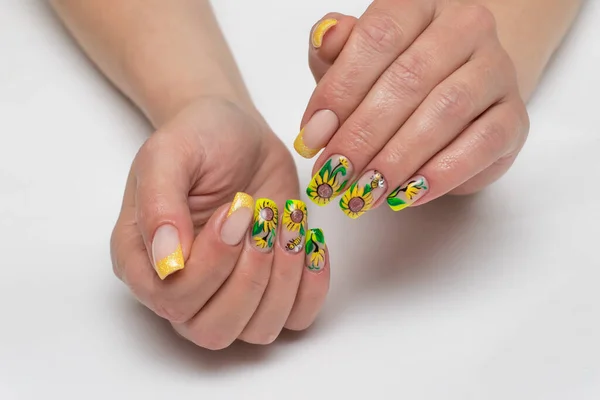 Zomer Geel Franse Manicure Met Sprankelingen Beschilderde Zonnebloemen Wespen Lange — Stockfoto