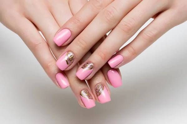 Roze Manicure Met Gouden Design Lange Vierkante Nagels — Stockfoto