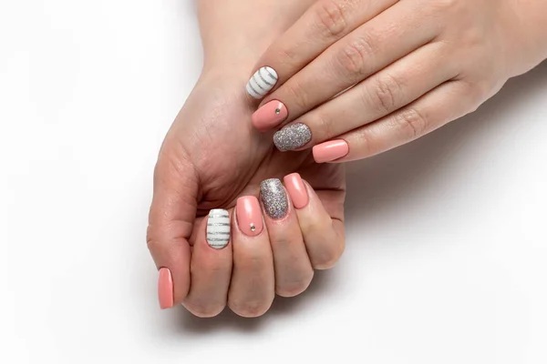Roze Beige Witte Manicure Met Zilveren Strepen Kristallen Zilveren Glitters — Stockfoto