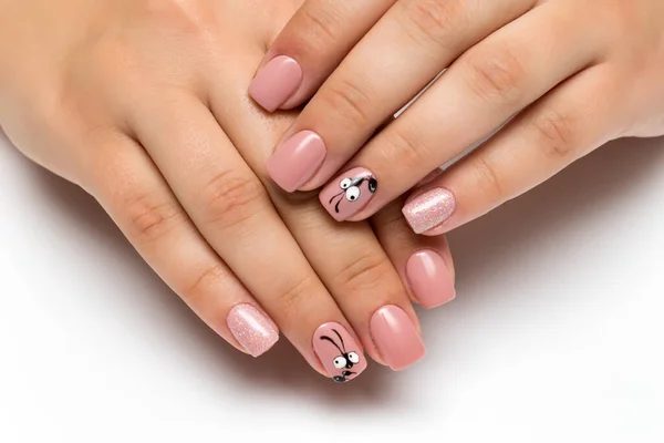Beige Roze Manicure Met Pailletten Een Mier Vierkante Korte Nagels — Stockfoto