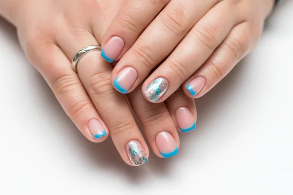 Manicure Francês Azul Com Falcão Rachado Craquelure Pregos Quadrados Curtos — Fotografia de Stock