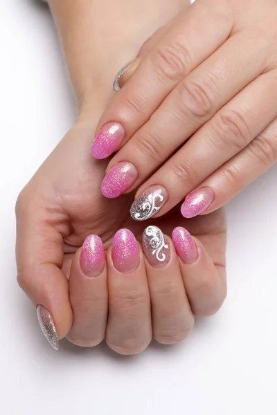 Gel Nagel Ontwerp Glanzend Roze Zilveren Manicure Met Wit Kant — Stockfoto
