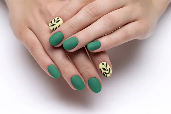 Gel Nail Design Green Yellow Matte Black Leaves Manicure Short — Stock Photo, Image