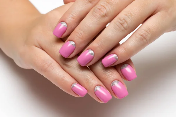 Manicure Rosa Con Argento Unghie Quadrate Corte Sfondo Bianco Primo — Foto Stock