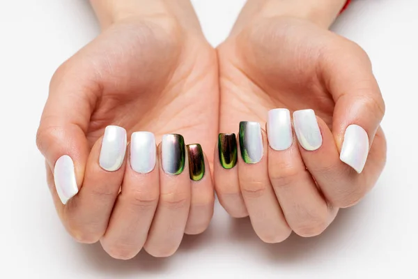 Świąteczny Manicure Biały Masaż Kwadratowe Paznokcie Zbliżenie Czarno Zielony Manicure — Zdjęcie stockowe