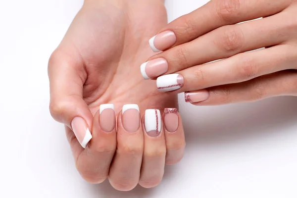 French Manicure Matrimonio Bianco Con Rosa Striscia Scintillante Mignolo Lucido — Foto Stock