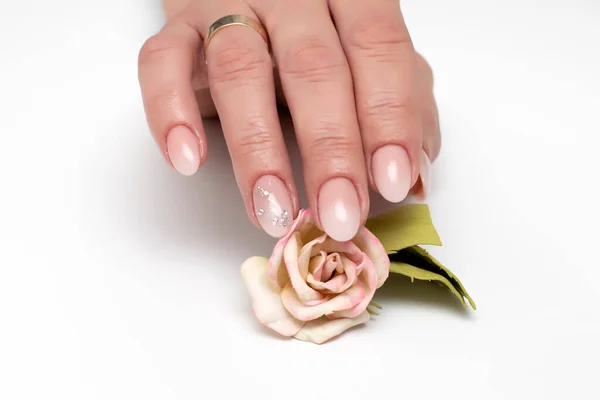 Manucure Mariage Ombre Blanche Sur Longs Ongles Pointus Gros Plan — Photo