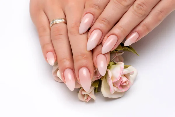 Casamento Manicure Ombre Branco Unhas Afiadas Longas Close Fundo Branco — Fotografia de Stock