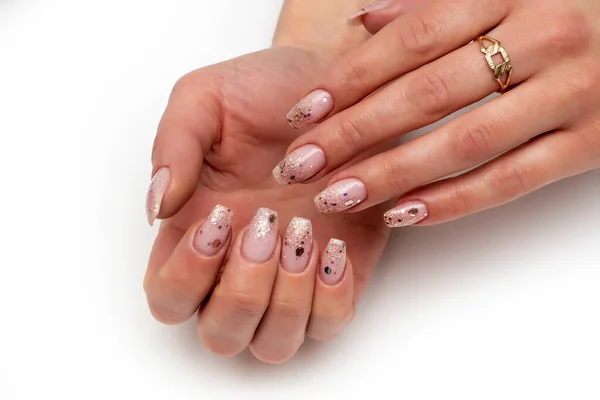 Glanzende Roze Manicure Lange Vierkante Nagels Close Een Witte Achtergrond — Stockfoto