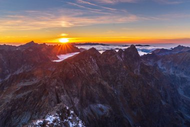 Slovakya, High Tatras 'ta Rysy' den gün batımı
