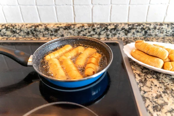 Kochen Käsefinger Einer Kleinen Pfanne Tequenos Typisch Venezuelanische Küche Hochwertiges — Stockfoto